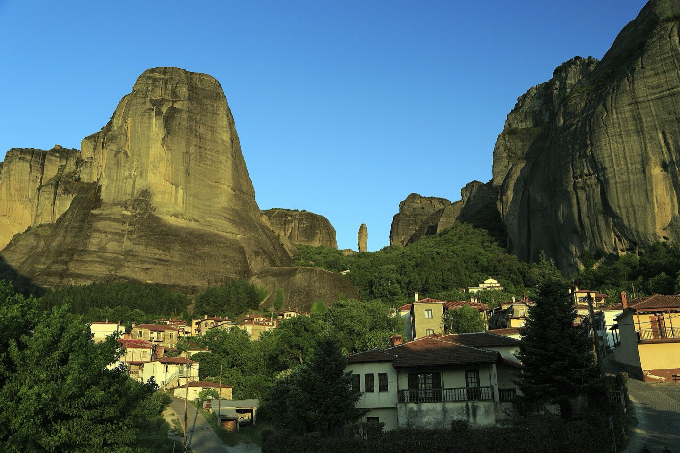 Rock path above Kastraki on the Meteora circuit